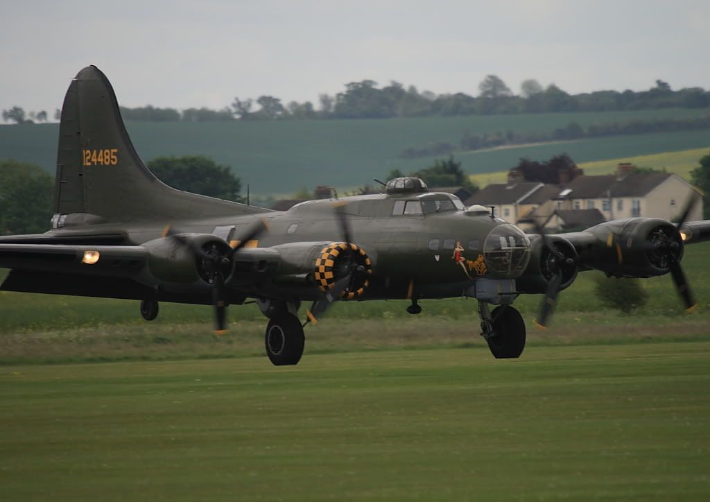 http://i119.photobucket.com/albums/o121/kokpit/Duxford%20Spring%20Airshow%2009%20-%201024s/IMG_0801.jpg