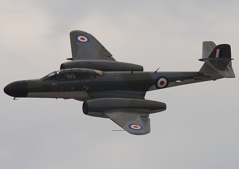 http://i119.photobucket.com/albums/o121/kokpit/Lowestoft%20Airshow%202009%20-%20800s/IMG_0479.jpg