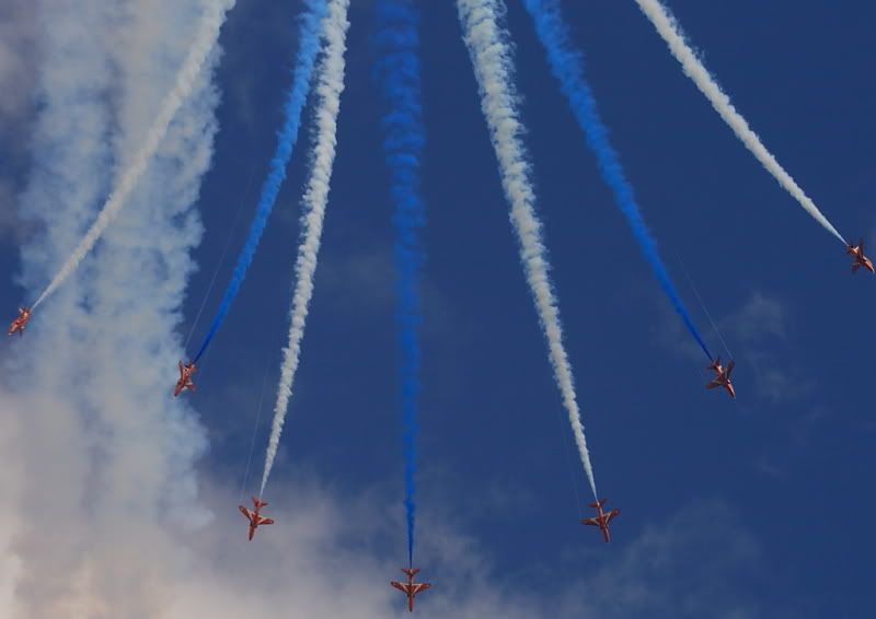 http://i119.photobucket.com/albums/o121/kokpit/Lowestoft%20Airshow%202009%20-%20800s/IMG_0945.jpg