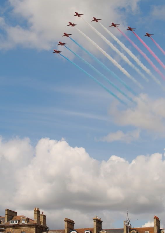 http://i119.photobucket.com/albums/o121/kokpit/Lowestoft%20Airshow%202009%20-%20800s/IMG_0986.jpg