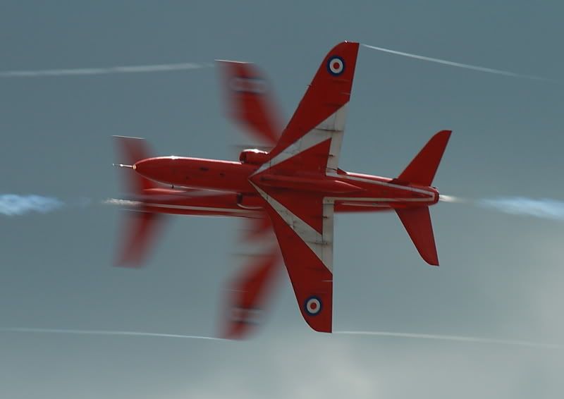 http://i119.photobucket.com/albums/o121/kokpit/Lowestoft%20Airshow%202009%20-%20800s/IMG_1017.jpg