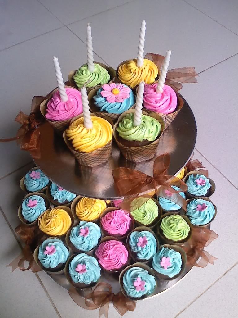 birthday cupcakes Pictures, Images and Photos