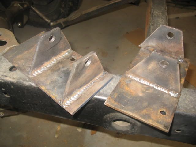 Nissan hardbody v8 mounts