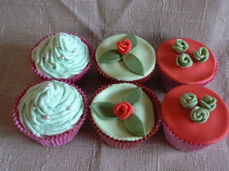 http://i119.photobucket.com/albums/o156/etlie100/cupcakes/P1100714.jpg