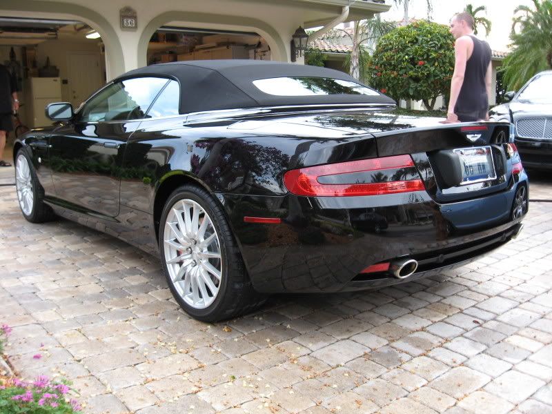 AstonMartin099.jpg